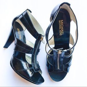 NWOT New Michael Kors Black Berkley T-Strap Sandal